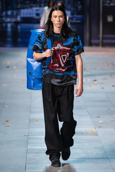 Look 32